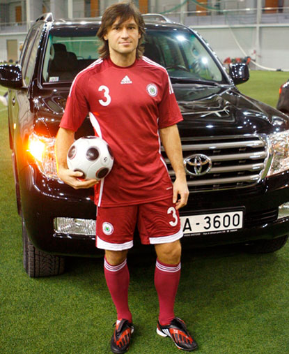 拉脱维亚08-09赛季主客场球衣
