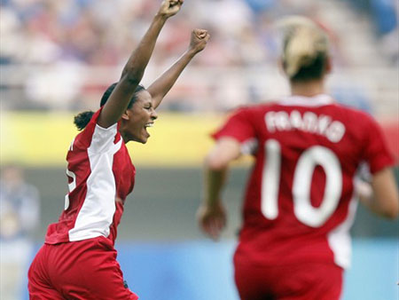 加拿大女足2008奥运会主场球衣