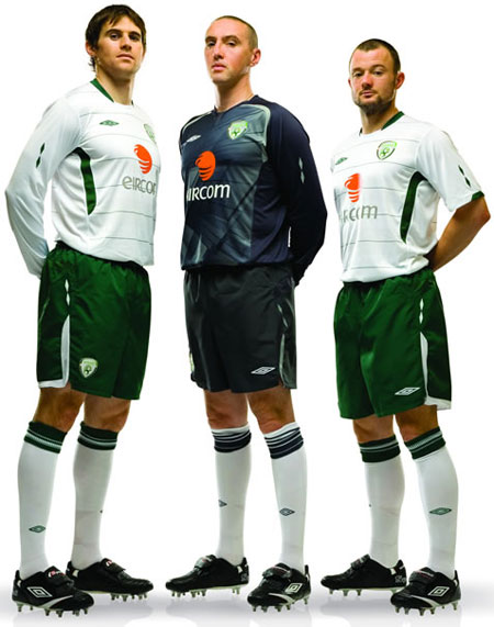 爱尔兰国家队09-11赛季客场球衣