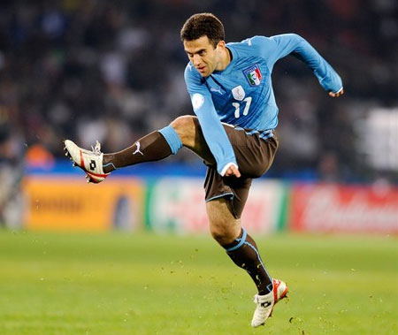 意大利国家队2009联合会杯主场球衣