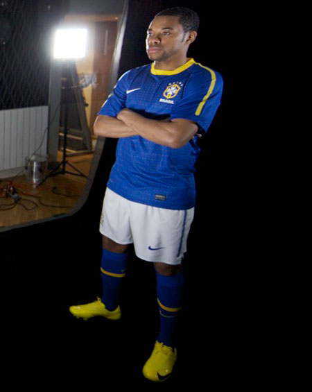 巴西国家队2010世界杯新款客场球衣 © kitstown.com 球衫堂