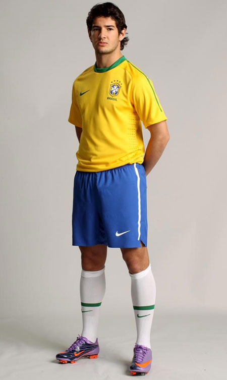 巴西国家队2010世界杯新款主场球衣 © kitstown.com 球衫堂