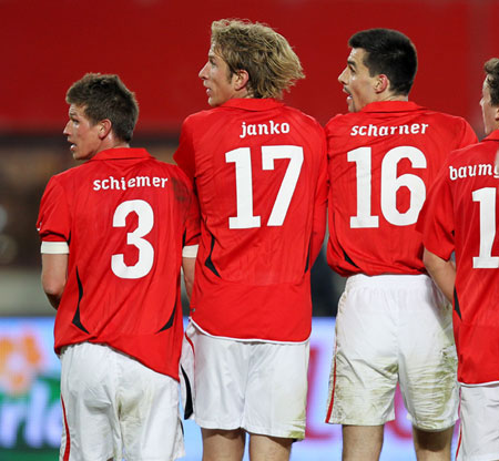 奥地利国家队2010-11赛季新款主场球衣 © kitstown.com 球衫堂