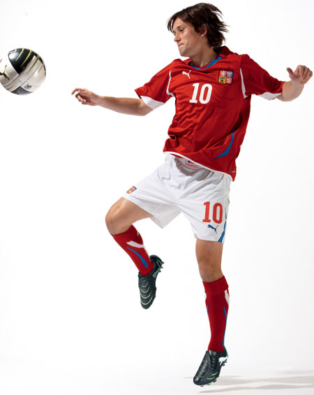 捷克国家队2010-11赛季新款主客场球衣 © kitstown.com 球衫堂