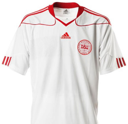 丹麦国家队2010世界杯新款客场球衣 © kitstown.com 球衫堂