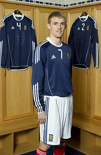 苏格兰国家队2010-11赛季新款主场球衣 © kitstown.com 球衫堂