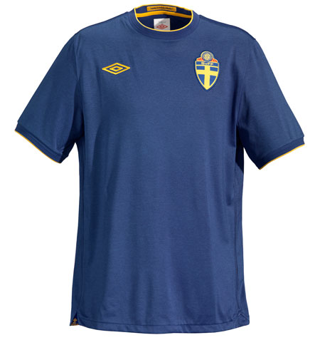 瑞典国家队2010-11赛季新款主客场球衣 © kitstown.com 球衫堂