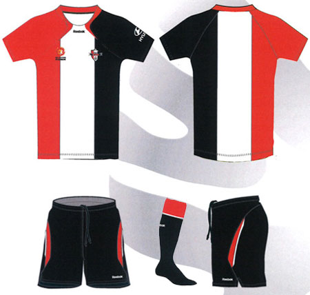 悉尼流浪者新队徽及2010-11赛季主客场球衣 © kitstown.com 球衫堂