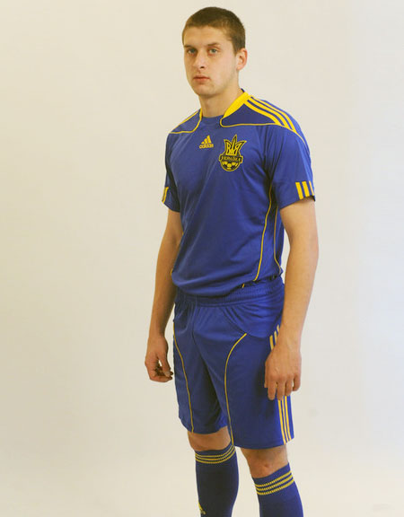 乌克兰国家队2010-11赛季客场球衣 © kitstown.com 球衫堂