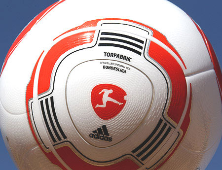 Torfabrik—2010-11赛季德甲联赛官方比赛用球 © kitstown.com 球衫堂