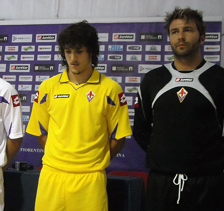 佛罗伦萨2010-11赛季主客场球衣 © kitstown.com 球衫堂