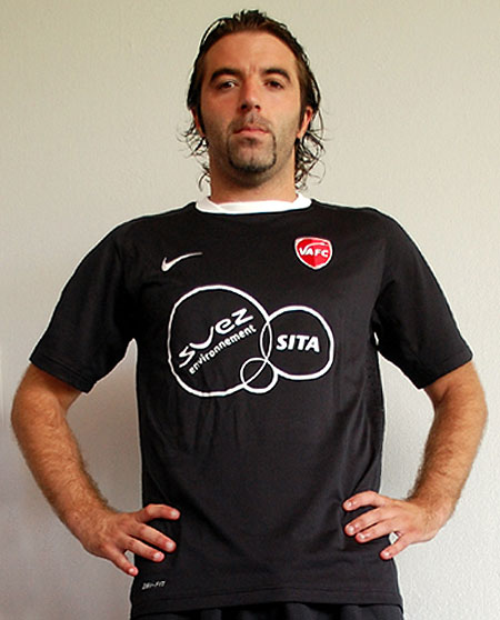 瓦朗谢讷2010-11赛季主客场球衣 © kitstown.com 球衫堂