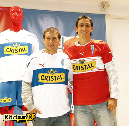 智利天主大学2010-11赛季主客场球衣 © kitstown.com 球衫堂