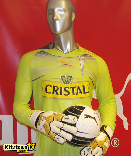 智利天主大学2010-11赛季主客场球衣 © kitstown.com 球衫堂