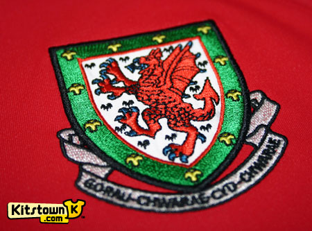 威尔士国家队2010-11赛季主场球衣 © kitstown.com 球衫堂