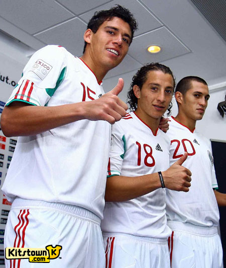 墨西哥国家队纪念独立200周年限量版球衣 © kitstown.com 球衫堂