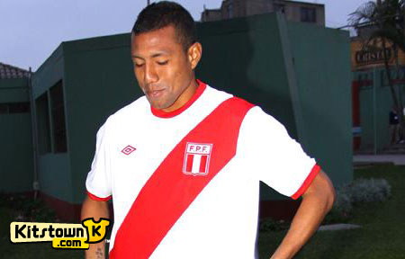 秘鲁国家队2010茵宝新球衣 © kitstown.com 球衫堂