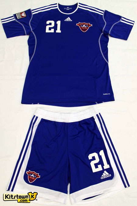 屯门新队徽及2010-11赛季主客场球衣 © kitstown.com 球衫堂