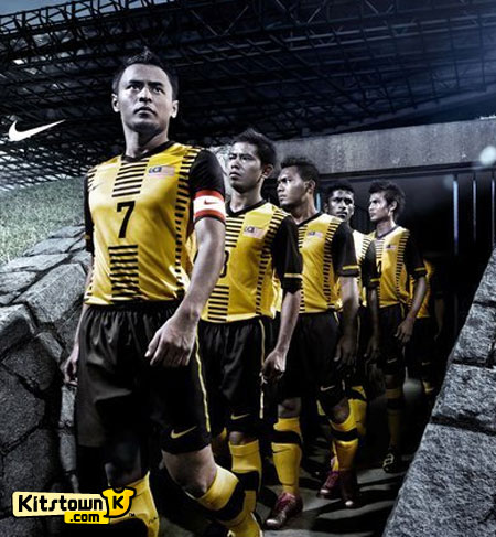 马来西亚国家队2010-12赛季主客场球衣 © kitstown.com 球衫堂