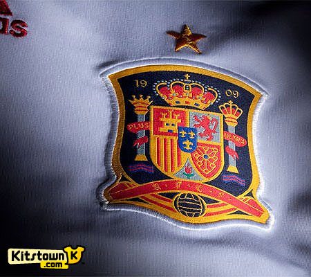 西班牙国家队2011-12赛季客场球衣 © kitstown.com 球衫堂