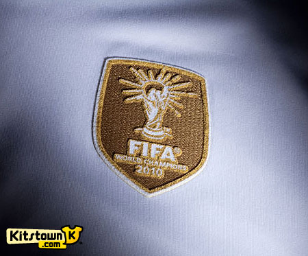 西班牙国家队2011-12赛季客场球衣 © kitstown.com 球衫堂