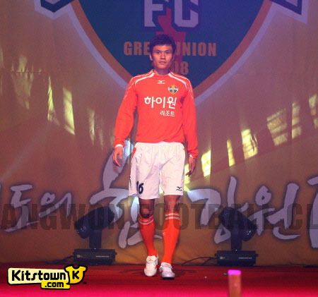 江原FC 2011赛季主客场球衣 © kitstown.com 球衫堂