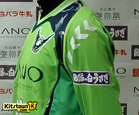 鸟取强健2011赛季主客场球衣 © kitstown.com 球衫堂