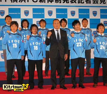 横滨FC 2011赛季主客场球衣 © kitstown.com 球衫堂