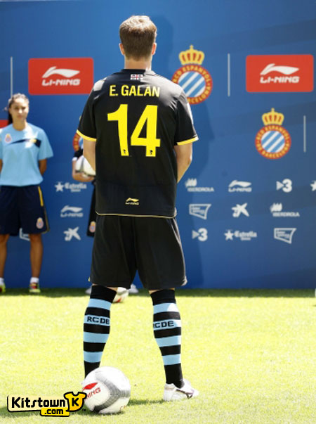 西班牙人2011-12赛季主客场球衣 © kitstown.com 球衫堂