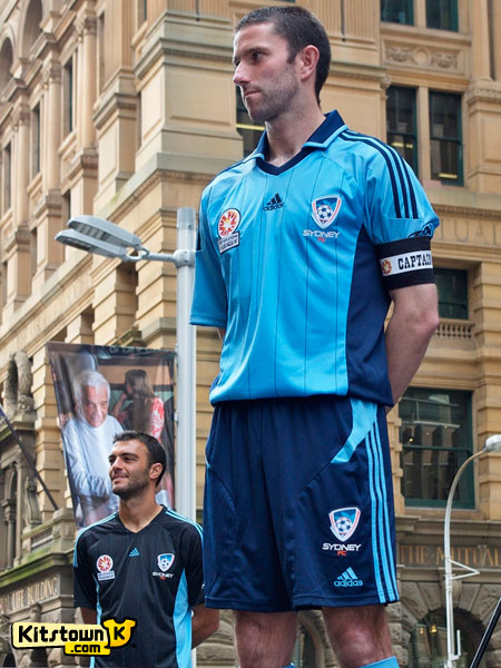 悉尼FC 2011-12赛季主客场球衣 © kitstown.com 球衫堂