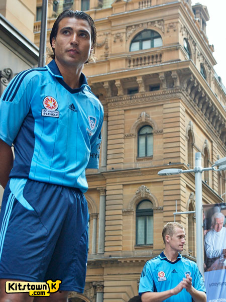悉尼FC 2011-12赛季主客场球衣 © kitstown.com 球衫堂