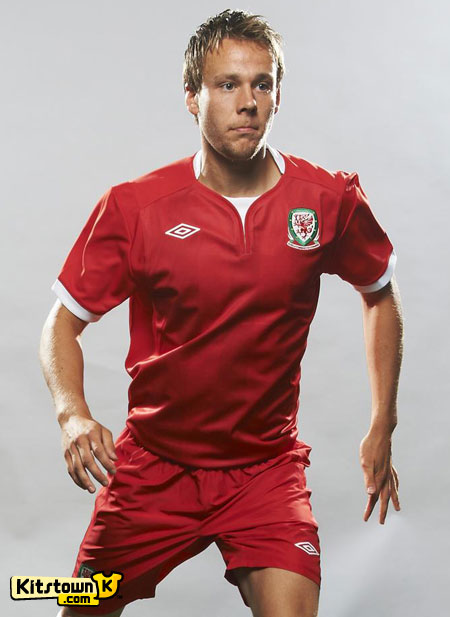 威尔士国家队2011-12赛季主场球衣 © kitstown.com 球衫堂