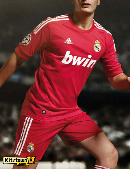 皇家马德里2011-12赛季欧战客场球衣 © kitstown.com 球衫堂