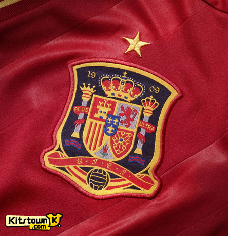 西班牙国家队2012-13赛季主场球衣 © kitstown.com 球衫堂