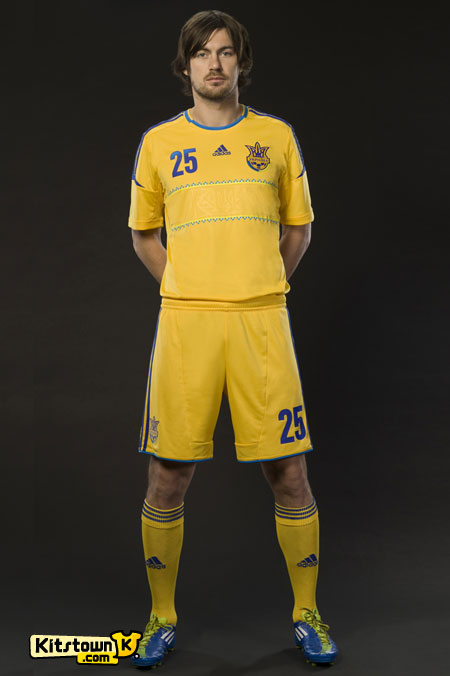 乌克兰国家队2012-13赛季主场球衣 © kitstown.com 球衫堂