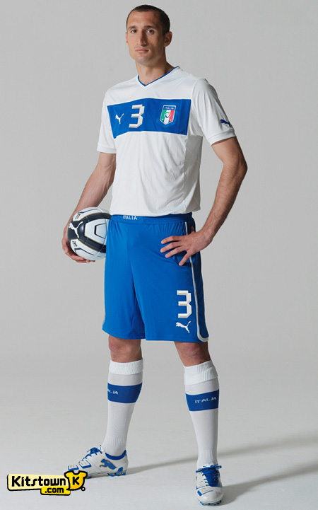 意大利国家队2012-13赛季客场球衣 © kitstown.com 球衫堂