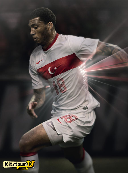 土耳其国家队2012-13赛季客场球衣 © kitstown.com 球衫堂