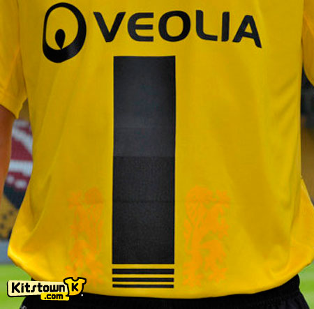 德累斯顿迪纳摩2012-13赛季主客场球衣 © kitstown.com 球衫堂