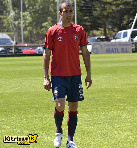 奥萨苏纳2012-13赛季主客场球衣 © kitstown.com 球衫堂