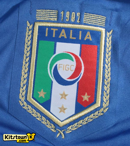 意大利国家队1982世界杯冠军30周年纪念球衣 © kitstown.com 球衫堂