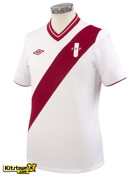 秘鲁国家队2012-13赛季主场球衣 © kitstown.com 球衫堂
