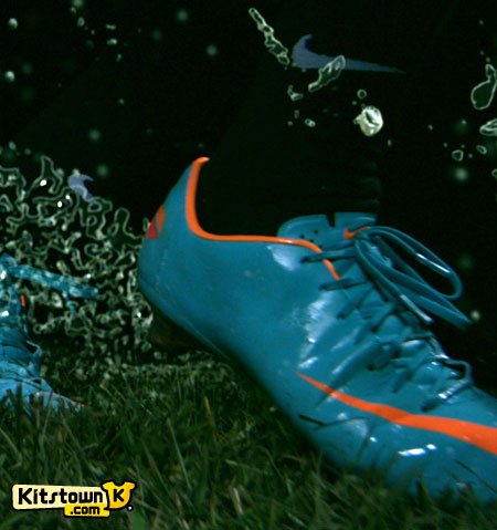 耐克推出ALL CONDITIONS CONTROL (ACC)科技运用于新一代足球鞋 © kitstown.com 球衫堂