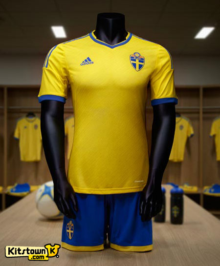 瑞典国家队2013-14赛季主场球衣 © kitstown.com 球衫堂