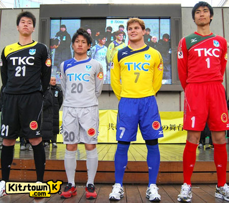 栃木SC 2013赛季主客场球衣 © kitstown.com 球衫堂