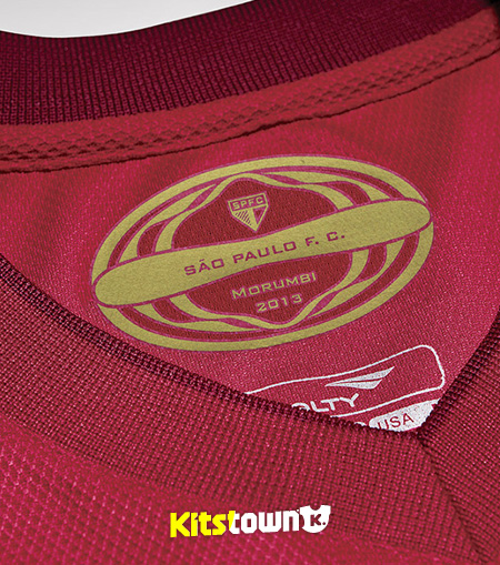 圣保罗莫隆比球场红色纪念球衣 © kitstown.com 球衫堂