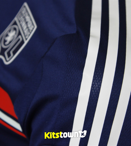 里昂2013-14赛季主客场球衣 © kitstown.com 球衫堂