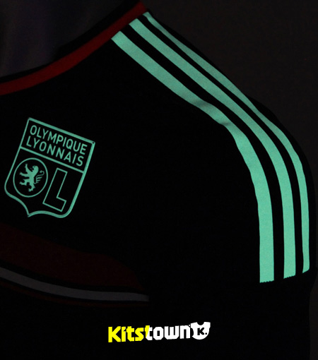 里昂2013-14赛季主客场球衣 © kitstown.com 球衫堂