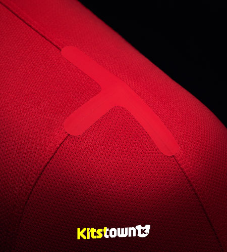 曼彻斯特联2013-14赛季主场球衣 © kitstown.com 球衫堂