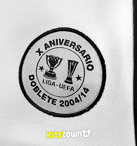 巴伦西亚2004双冠十周年纪念球衣 © kitstown.com 球衫堂