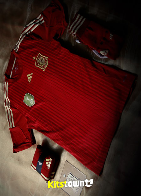 西班牙国家队2014世界杯主场球衣 © kitstown.com 球衫堂
